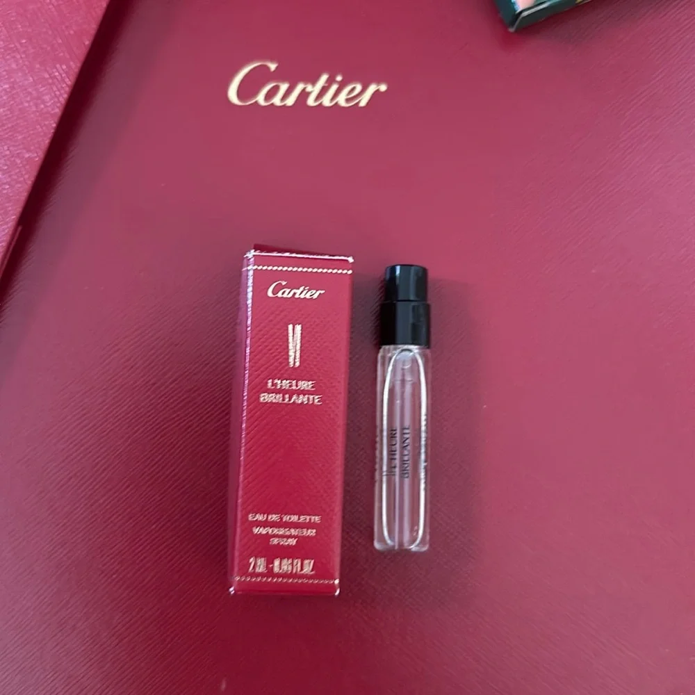 Cartier shopping bag, receipt holder, perfume samples and coloring book - Picture 15 of 16